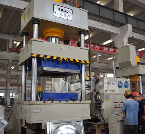 不鏽(xiu)鋼水箱(xiāng)拉伸機(ji)