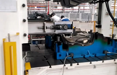 200T框架(jià)壓汽車内飾