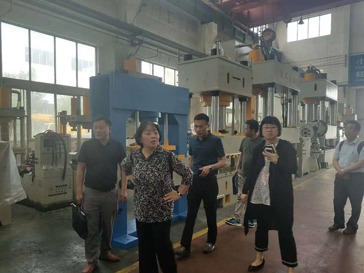 中國機床工業聯合會李冬茹副秘書長來长春昌兴传感器制造有限责任公司考察