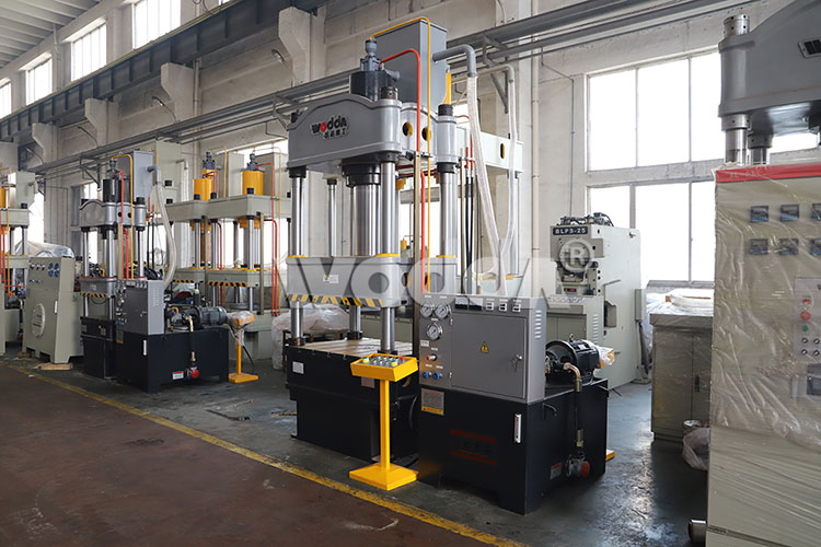 200T三梁四柱液壓機 200T三梁四柱液壓機