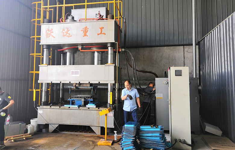 500噸雙缸(gāng)四柱拉伸液壓機(ji)