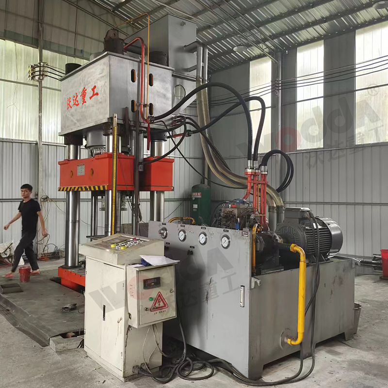 石墨坩埚自動化生産線_2000噸坩埚液壓機_200噸液壓機廠家 石墨坩埚自動化生産線_2000噸坩埚液壓機_200噸液壓機廠家