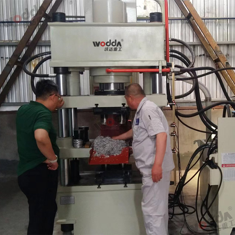 200噸壓鐵屑成型液壓機 200噸壓鐵屑成型液壓機