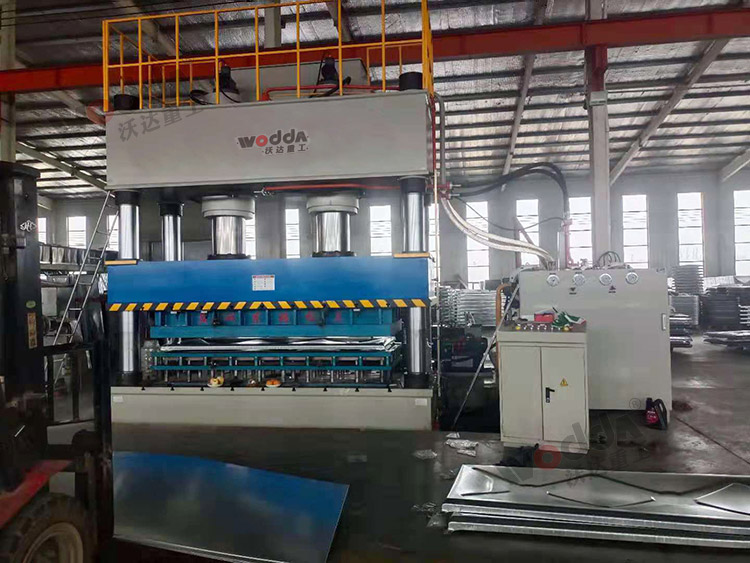 1000噸不鏽鋼水箱闆拉伸液壓機