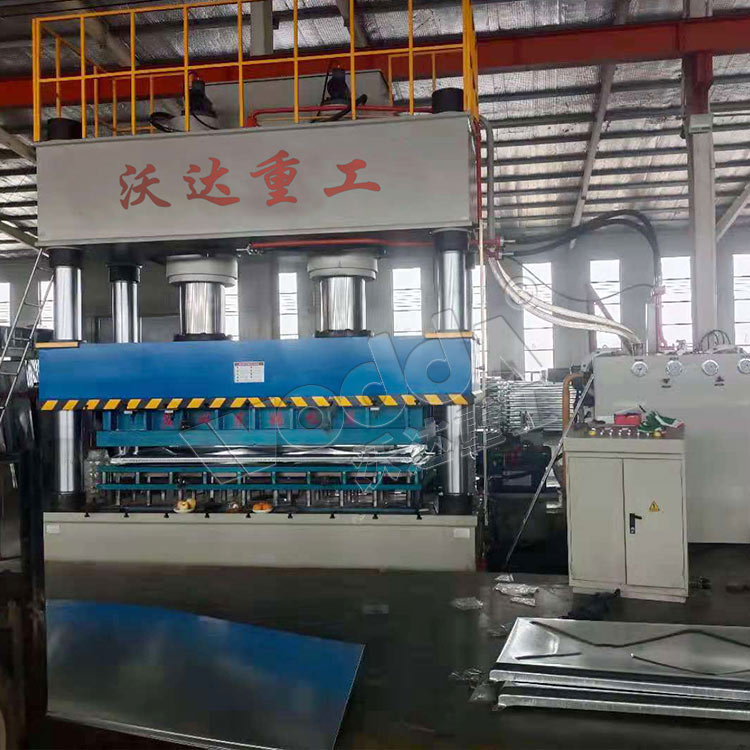 1000噸不鏽鋼水箱闆成型液壓機