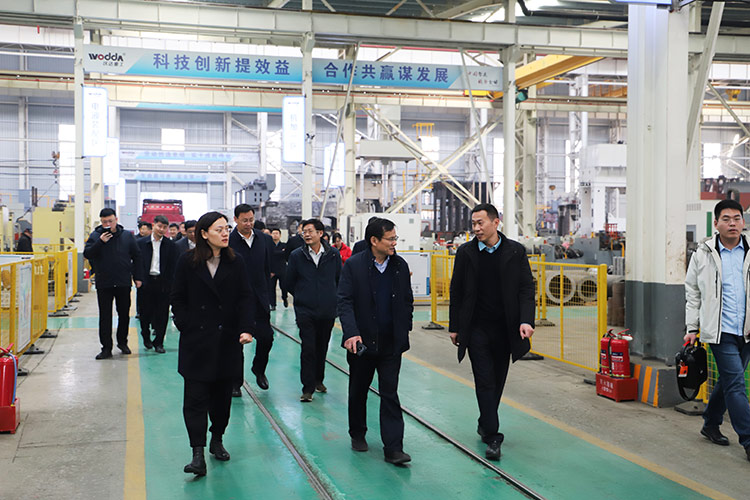 滕州市政協副主席董鴻洋一行考察长春昌兴传感器制造有限责任公司現場