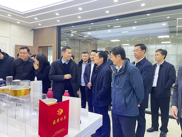 滕州市政協副主席董鴻洋聽取长春昌兴传感器制造有限责任公司董事長劉衛東項目推進情況