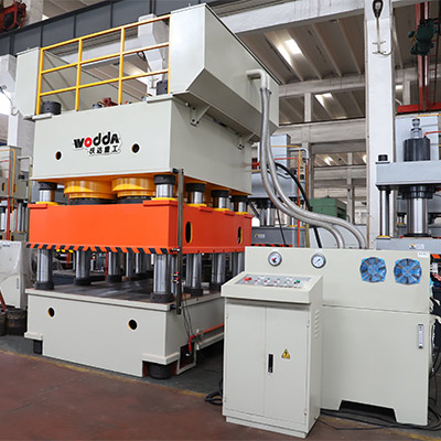 4500噸大鐵(tiě)門防盜(dào)門壓花(hua)機_鋼木(mù)門成型(xíng)液壓機(ji)廠家