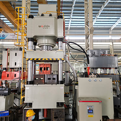 1000噸陶(táo)瓷粉末成型液(ye)壓機