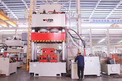 1000噸雙缸(gang)四柱三梁(liang)液壓機