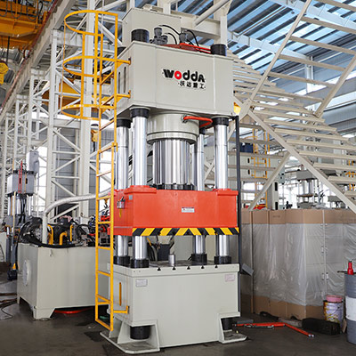 800噸冷擠壓(yā)成型液壓機_四(sì)柱液壓機廠家(jia)