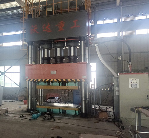 1500噸SMC汽車導(dǎo)流罩成型(xíng)四柱液壓(yā)機