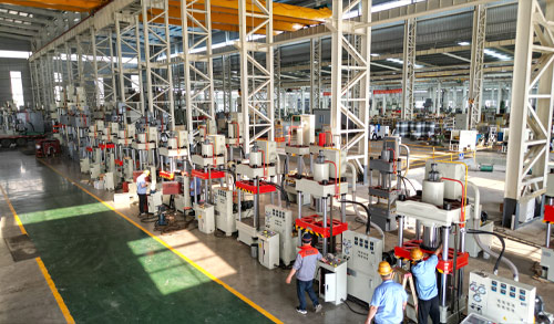 如何選擇合适的液壓機廠家?