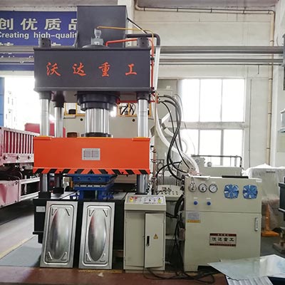 500噸(dun)不鏽鋼(gāng)水箱闆(pǎn)成型液(yè)壓機_四(sì)柱液壓(ya)機廠家(jiā)